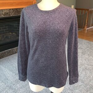 Cuddl Duds Climate Right Top. Gray. Size medium